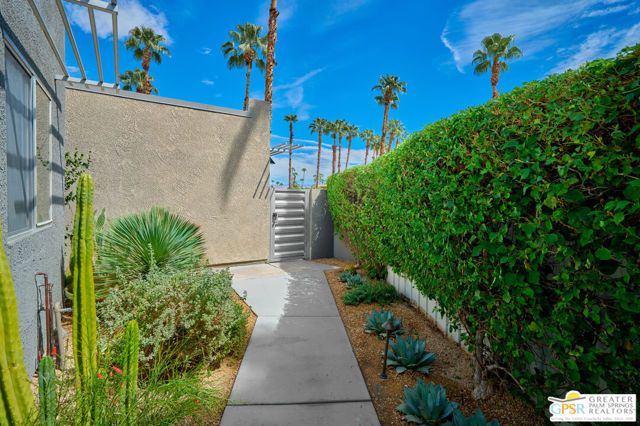 671 Dunes Court, Palm Springs, CA 92264
