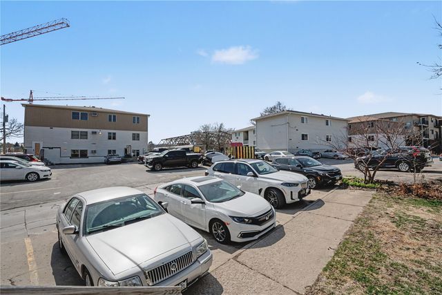 29 Valley Avenue 6, Iowa City, IA 52240