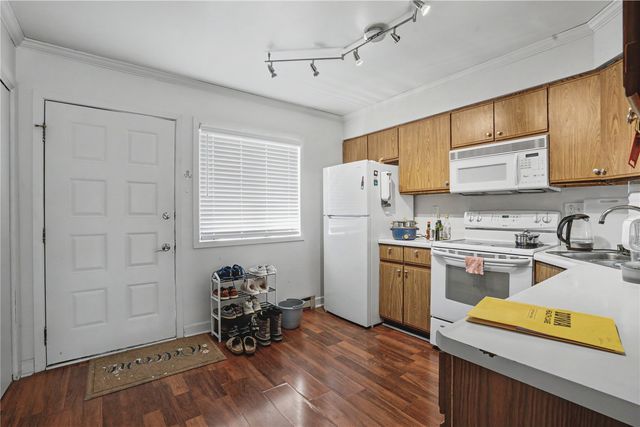 29 Valley Avenue 6, Iowa City, IA 52240