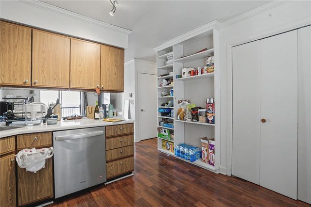 29 Valley Avenue 6, Iowa City, IA 52240