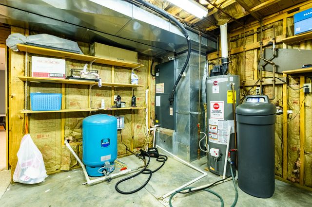 391 State Road H, Elkland, MO 65644