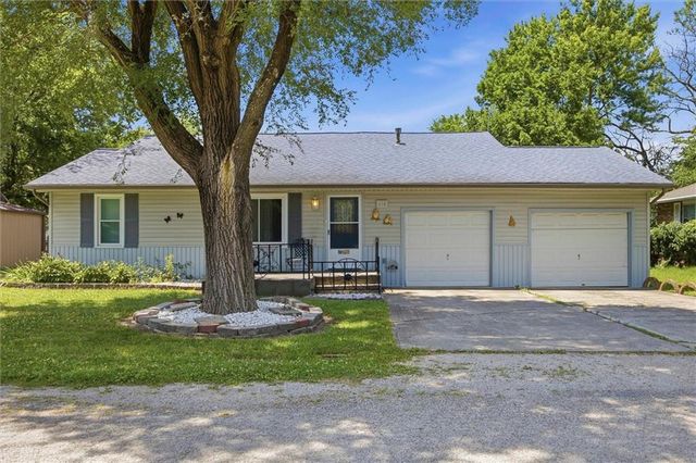 818 N Houston Street, Adrian, MO 64720