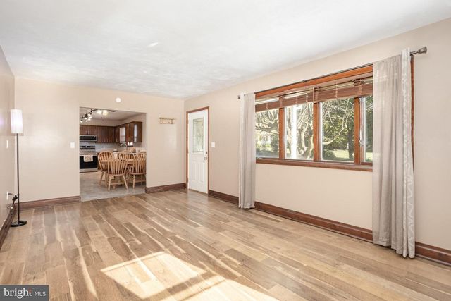 1081 BEAVER CREEK RD, Hanover, PA 17331