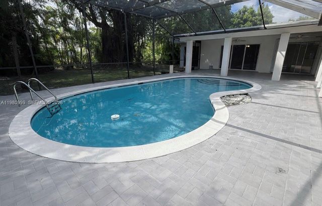 11890 SW 72nd Pl, Pinecrest, FL 33156