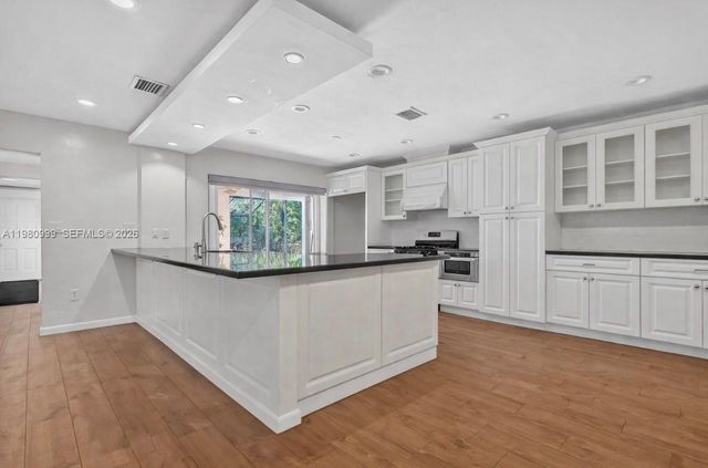 11890 SW 72nd Pl, Pinecrest, FL 33156