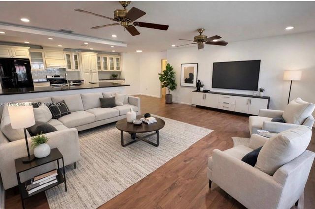 11890 SW 72nd Pl, Pinecrest, FL 33156