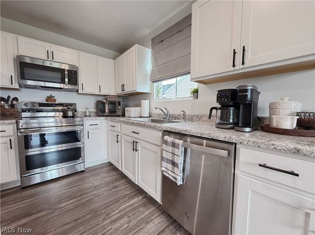 2670 Himelrigh Boulevard, Barberton, OH 44203