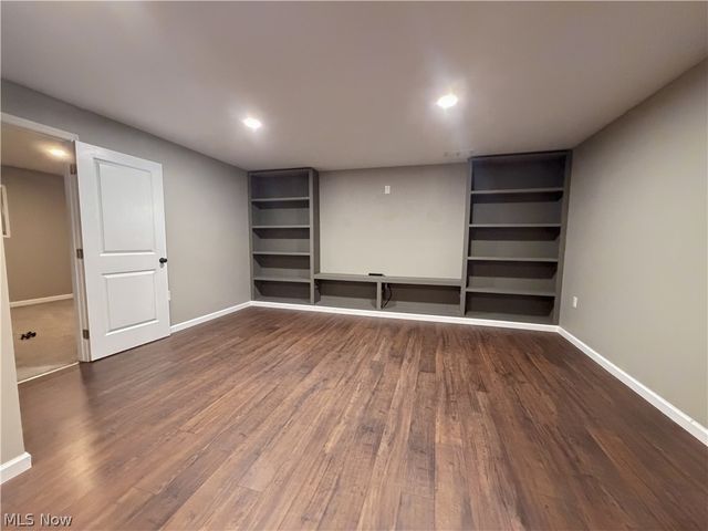 2670 Himelrigh Boulevard, Barberton, OH 44203