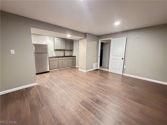 2670 Himelrigh Boulevard, Barberton, OH 44203