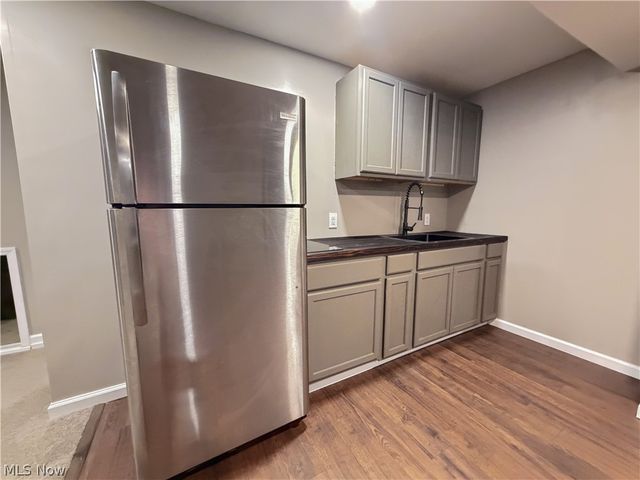 2670 Himelrigh Boulevard, Barberton, OH 44203