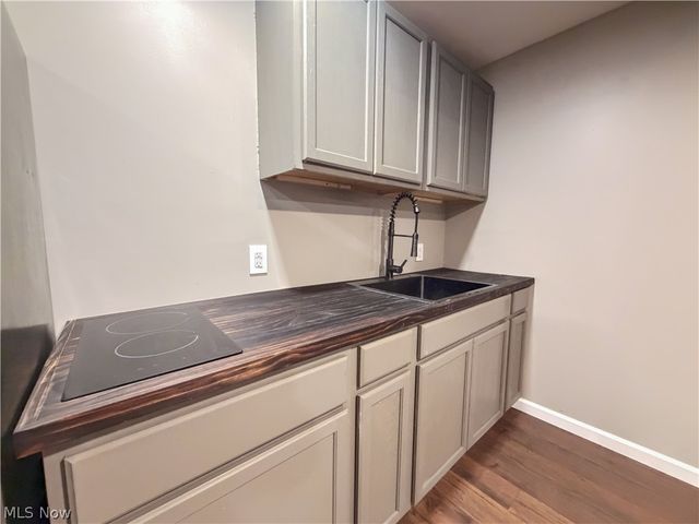 2670 Himelrigh Boulevard, Barberton, OH 44203