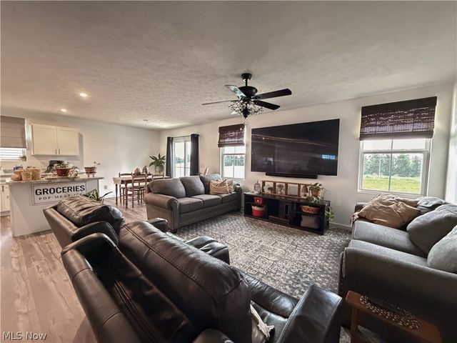 2670 Himelrigh Boulevard, Barberton, OH 44203