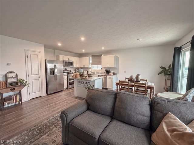 2670 Himelrigh Boulevard, Barberton, OH 44203