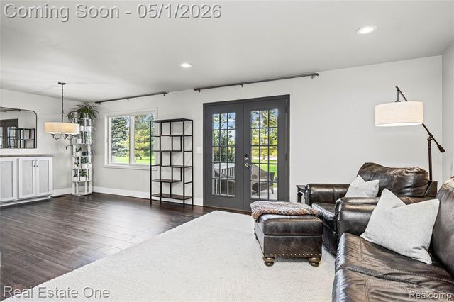 42374 Willow Tree Lane, Clinton Township, MI 48038