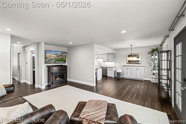 42374 Willow Tree Lane, Clinton Township, MI 48038