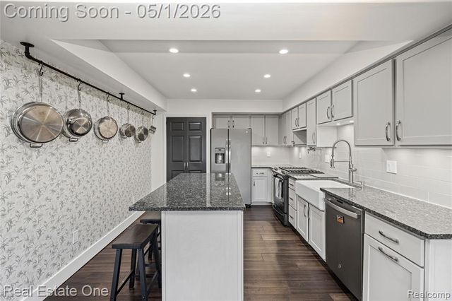 42374 Willow Tree Lane, Clinton Township, MI 48038