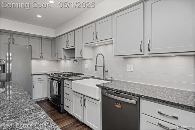 42374 Willow Tree Lane, Clinton Township, MI 48038
