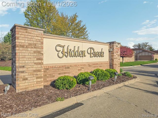 42374 Willow Tree Lane, Clinton Township, MI 48038