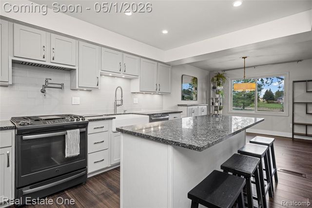 42374 Willow Tree Lane, Clinton Township, MI 48038