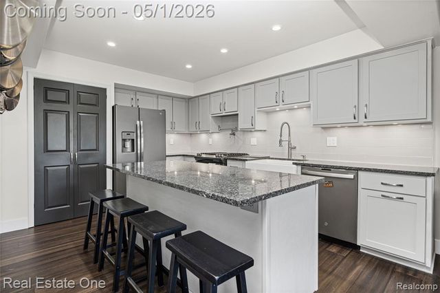 42374 Willow Tree Lane, Clinton Township, MI 48038