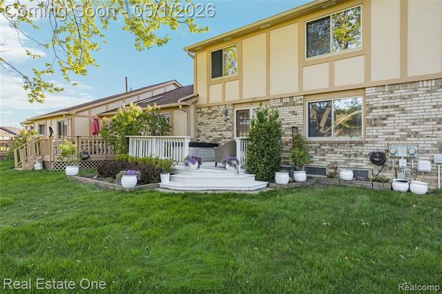 42374 Willow Tree Lane, Clinton Township, MI 48038