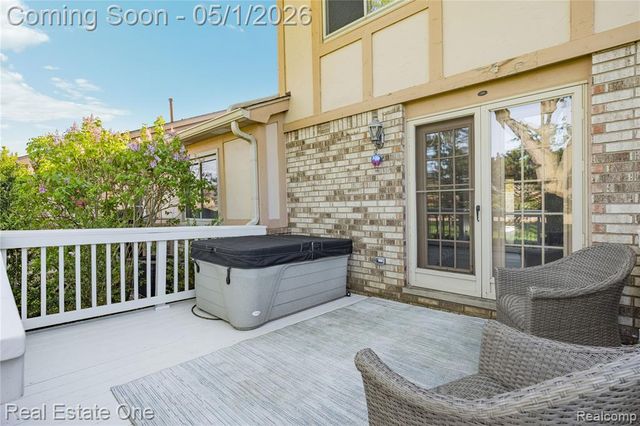 42374 Willow Tree Lane, Clinton Township, MI 48038