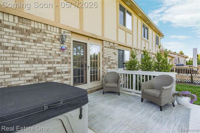 42374 Willow Tree Lane, Clinton Township, MI 48038