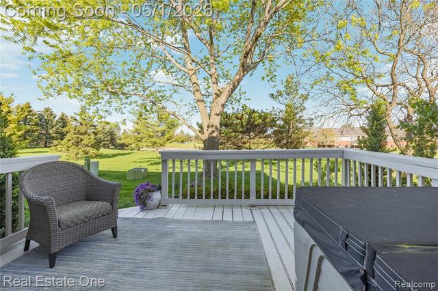 42374 Willow Tree Lane, Clinton Township, MI 48038