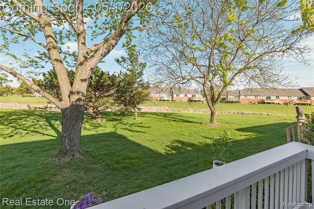 42374 Willow Tree Lane, Clinton Township, MI 48038