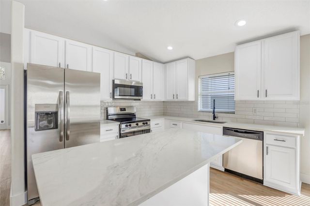 19026 FISHERMANS BEND DRIVE, Lutz, FL 33558