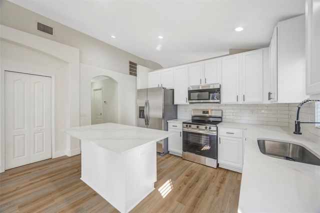 19026 FISHERMANS BEND DRIVE, Lutz, FL 33558