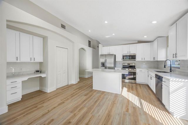 19026 FISHERMANS BEND DRIVE, Lutz, FL 33558