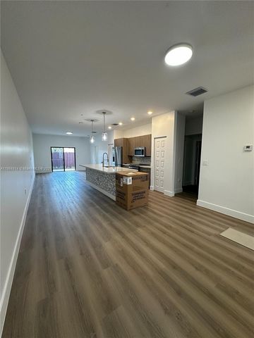 7825 NW 104th Ave 4, Doral, FL 33178
