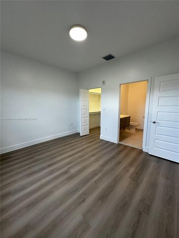 7825 NW 104th Ave 4, Doral, FL 33178
