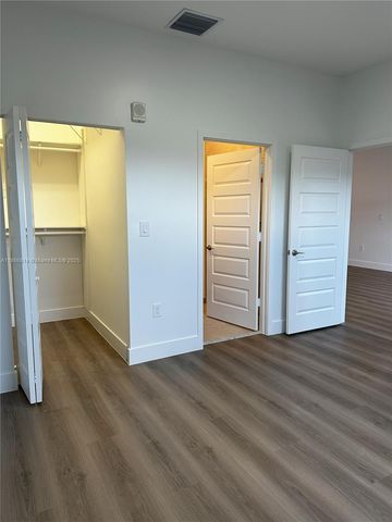 7825 NW 104th Ave 4, Doral, FL 33178
