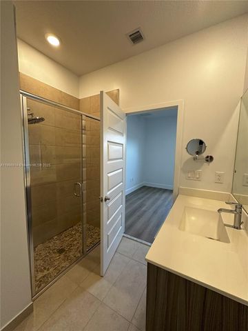7825 NW 104th Ave 4, Doral, FL 33178
