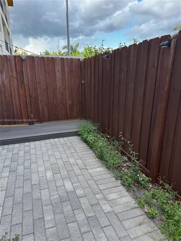 7825 NW 104th Ave 4, Doral, FL 33178