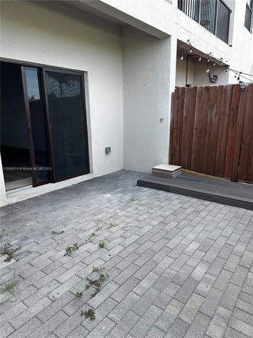 7825 NW 104th Ave 4, Doral, FL 33178
