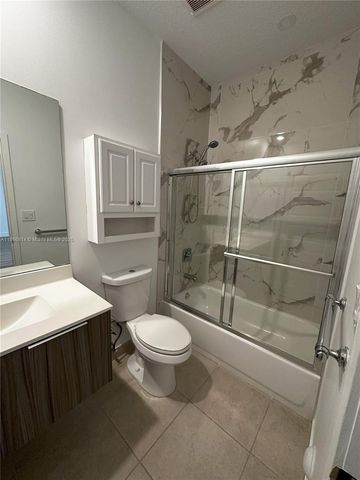 7825 NW 104th Ave 4, Doral, FL 33178