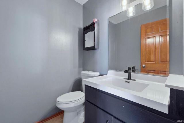 3084 Navajo Crossing, New Haven, IN 46774