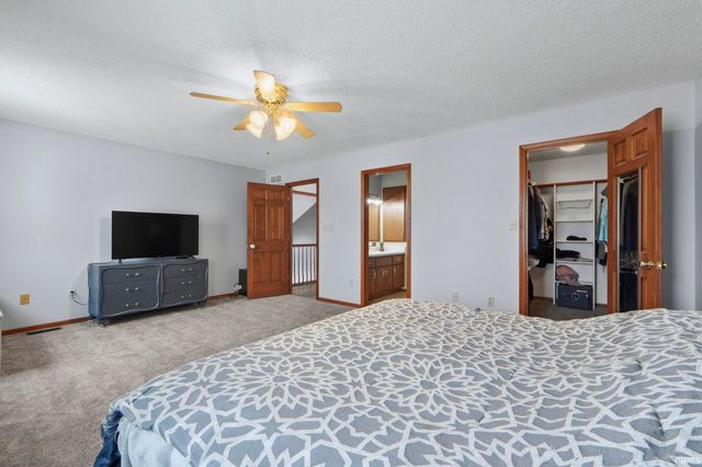 3084 Navajo Crossing, New Haven, IN 46774