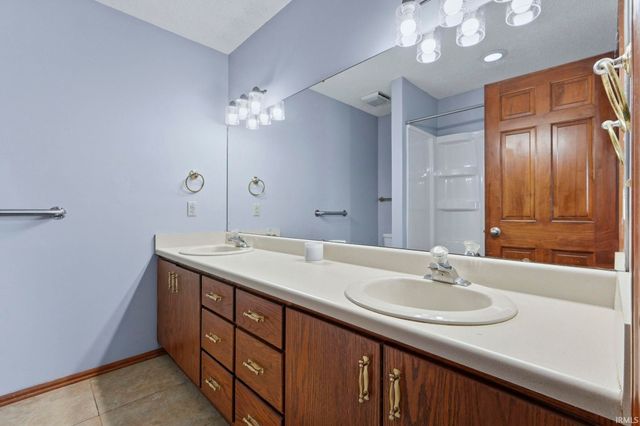 3084 Navajo Crossing, New Haven, IN 46774