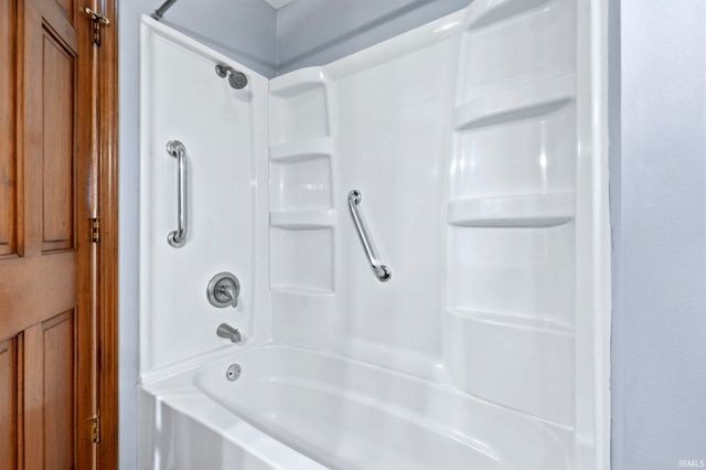 3084 Navajo Crossing, New Haven, IN 46774