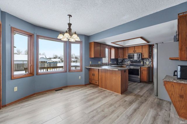 3084 Navajo Crossing, New Haven, IN 46774