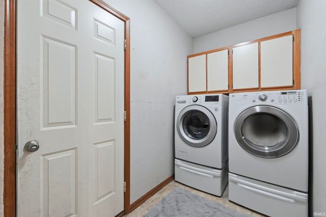 3084 Navajo Crossing, New Haven, IN 46774