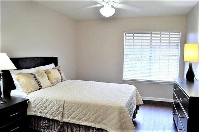 2250 Bering Drive Apt 22, Houston, TX 77057