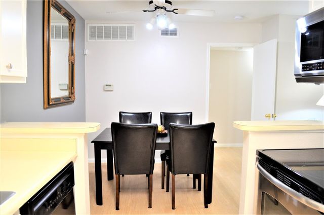 2250 Bering Drive Apt 22, Houston, TX 77057