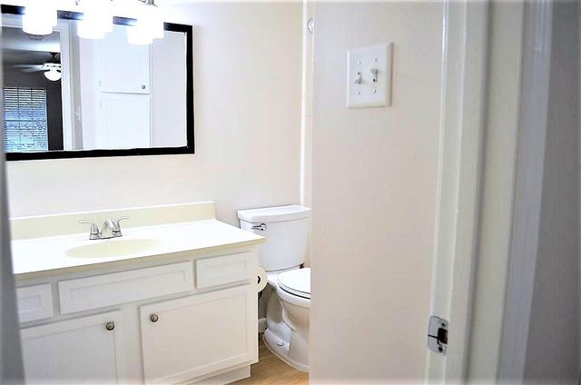 2250 Bering Drive Apt 22, Houston, TX 77057