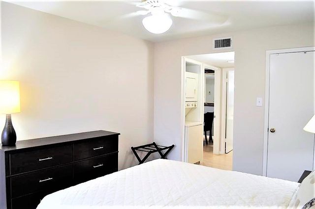 2250 Bering Drive Apt 22, Houston, TX 77057