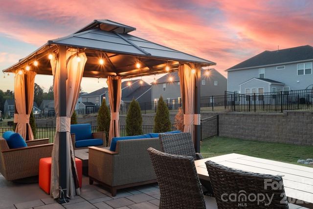 11004 Larkslea Lane, Charlotte, NC 28278